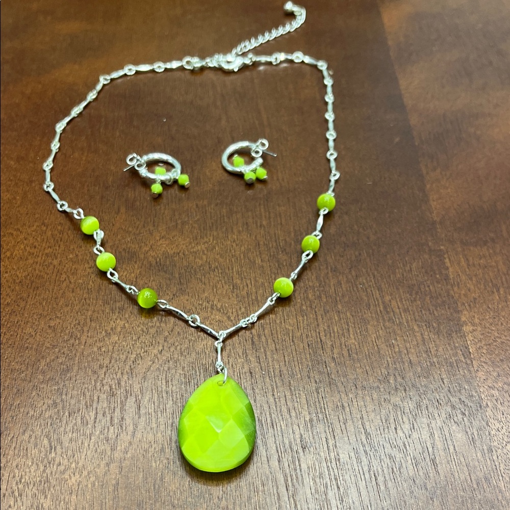 Vintage Nina Ricci Green Apple Station Necklace Cats Eye Bead Teardrop Pendant